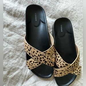 Birdies ROBIN cross sandal slide in mini cheetah